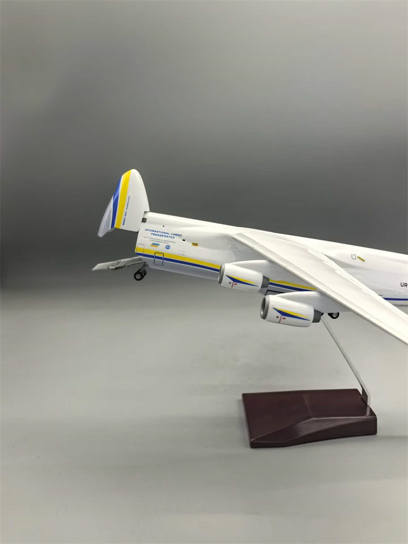 Modelo de Réplica de Avião de  - Model Kit Ukraine avaliação e preço