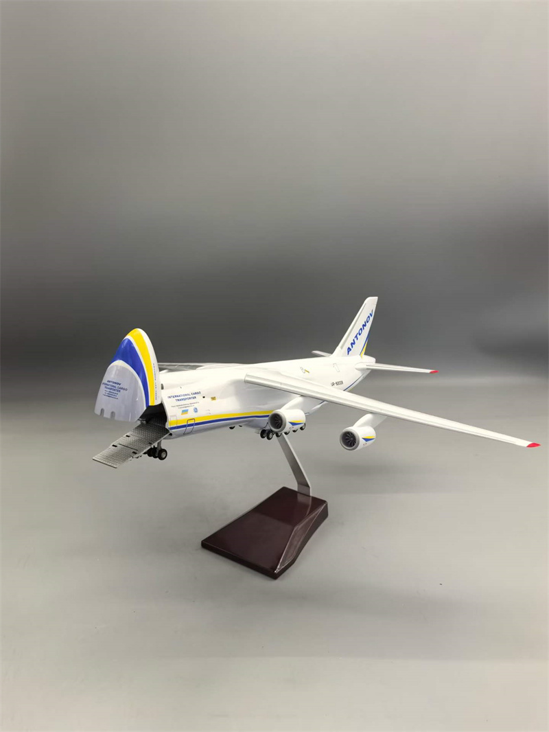 Modelo de Réplica de Avião de  - Model Kit Ukraine avaliação e preço