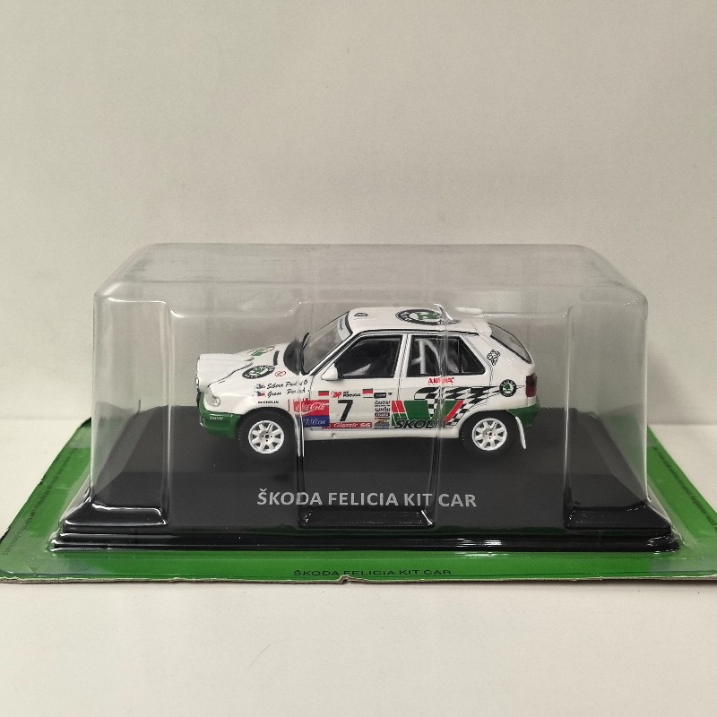 Modelo Diecast IXO Escala 1:43 - Model Kit Car avaliação e preço