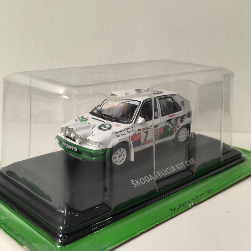 Modelo Diecast IXO Escala 1:43 - Model Kit Car avaliação e preço