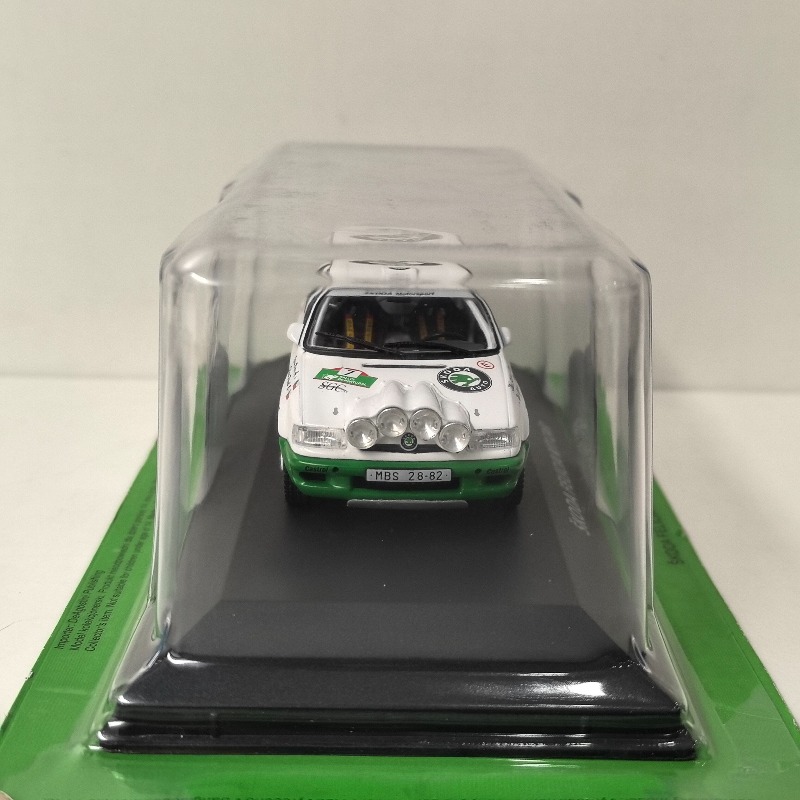 Modelo Diecast IXO Escala 1:43 - Model Kit Car avaliação e preço